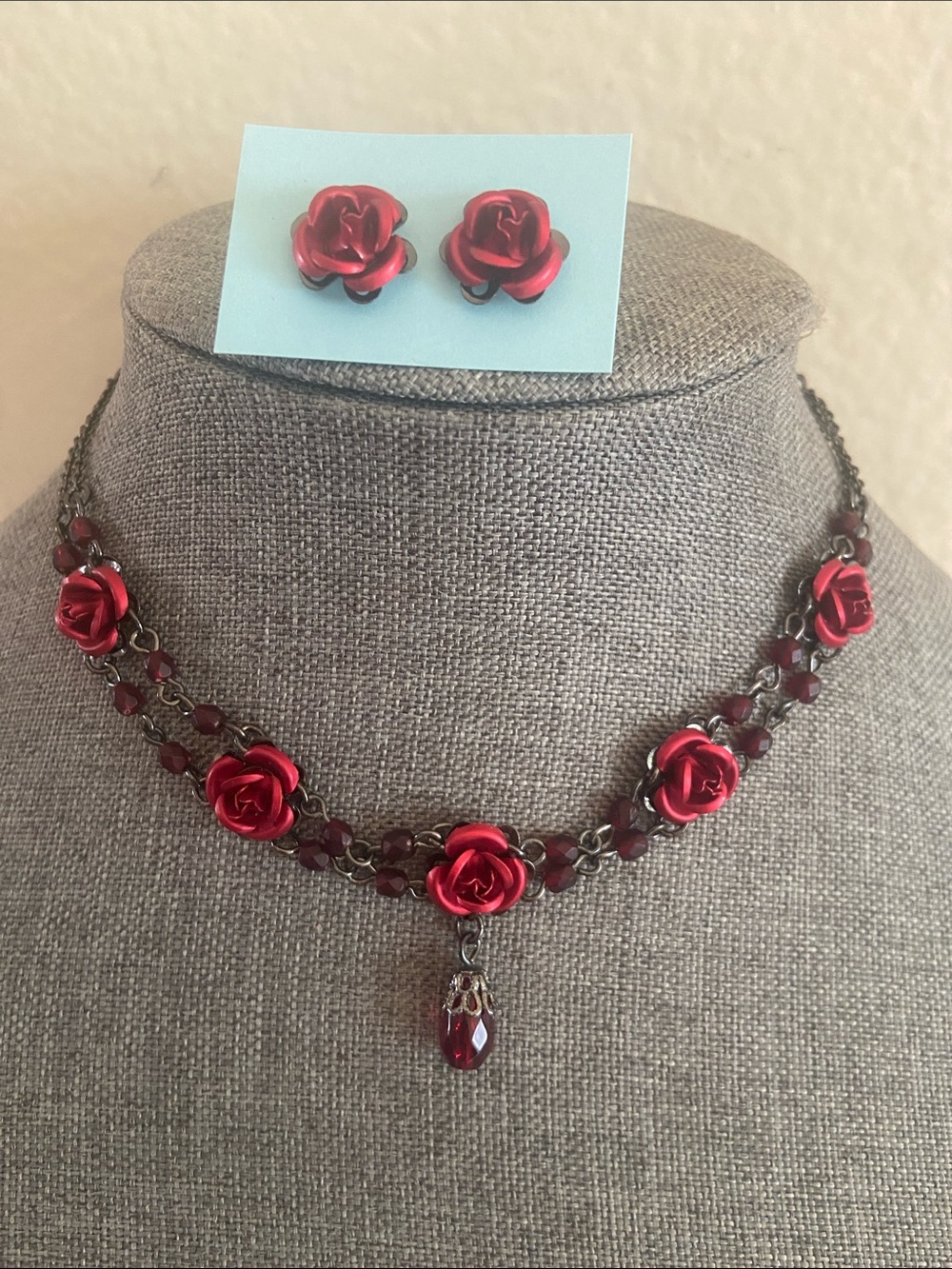Vintage 2002 AVON-NR Red Roses Collection Choker & Stud Earrings Set